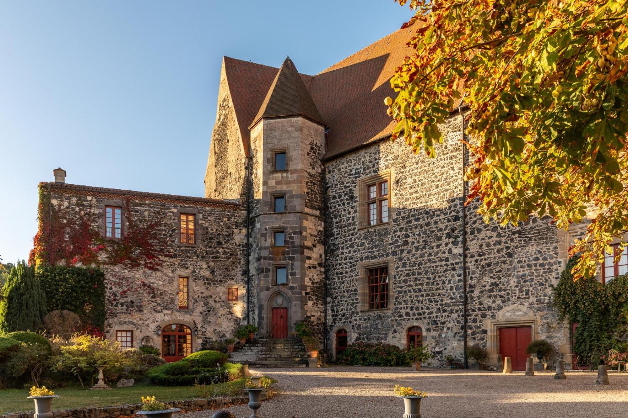 Chateau Royal De Saint-Saturnin Buitenkant foto