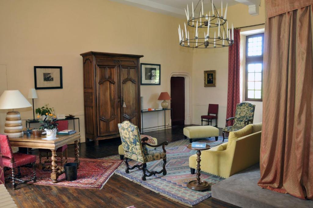 Chateau Royal De Saint-Saturnin Kamer foto